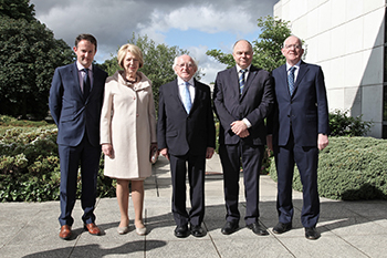 An Cruinniú Mullaigh Daonnúil á oscailt go hoifigiúil ag an Uachtarán  