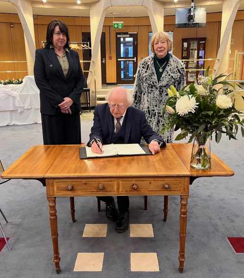 President signs the Book of Condolence for the former President of the United States of America, Mr Jimmy Carter