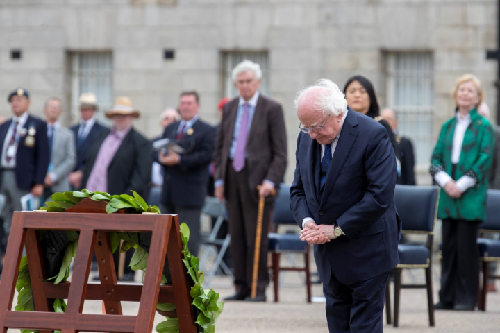 An tUachtarán i láthair ag an Lá Bliantúil Cuimhneacháin Náisiúnta