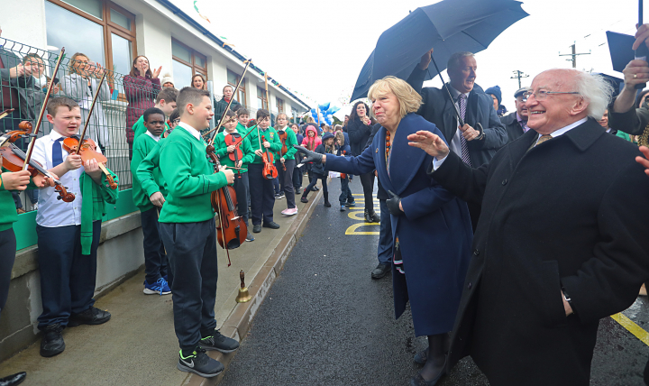 Cuairt an Uachtaráin chuig Gaelscoil Bhréifne