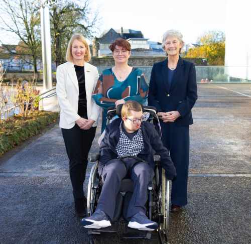 Freastalaíonn an tUachtarán Connolly ar Thaispeántas Tionscadail ‘Tacaíocht a thabhairt do Chúramóirí Teaghlaigh ar Fud na hÉireann’