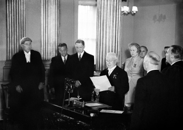 Sean T O Ceallaigh taking the oath of office at Inauguration 25th June 1952