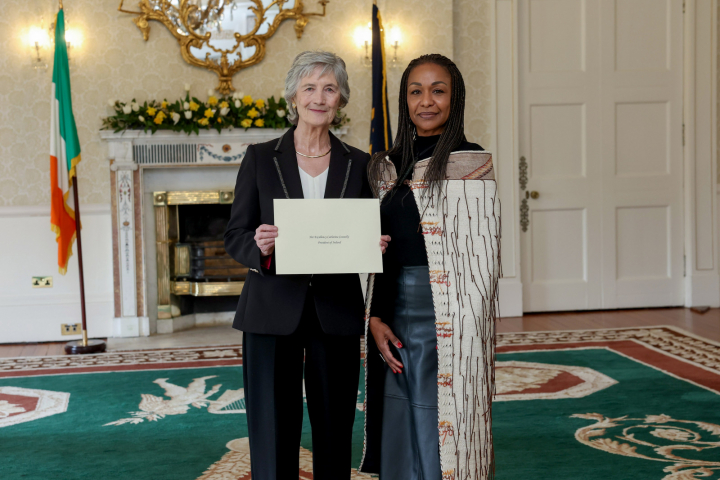 Óstálann an tUachtarán Connolly Searmanas Dintiúir