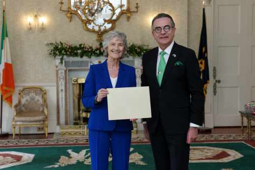 Óstálann an tUachtarán Connolly Searmanas Dintiúir