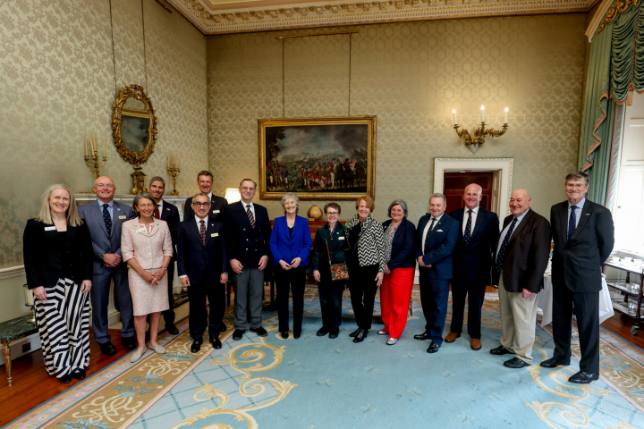 Cuireann an tUachtarán Connolly fáilte roimh an Uasal John Killeen, Cathaoirleach Chomhairle RNLI na hÉireann 