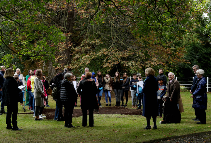 Sabina leads Holocaust memorial ceremony