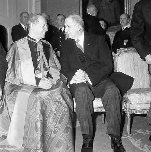 President de Valera receives the Diplomatic Corps