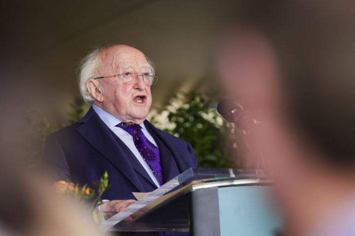 Osclaíonn an tUachtarán Bord Bia Bloom 2025