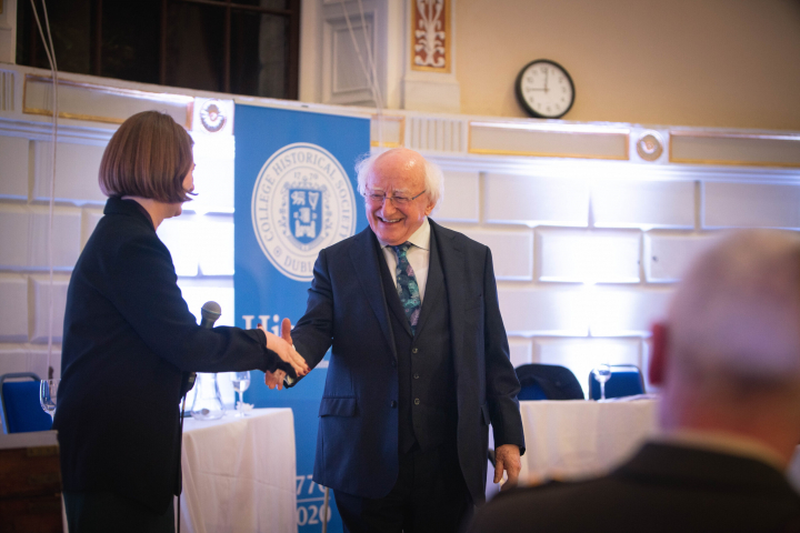 An tUachtarán i láthair ag oscailt HIST 250, Clár Comórtha ag Cumann Staire Choláiste na Tríonóide, i ndáil lena gComóradh Cinn 250