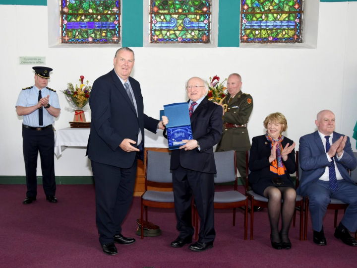 An tUachtarán i láthair ag comóradh deich mbliana ar Scéim Éisteachta na Samáraigh