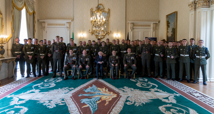 President meets with members of the 7 Infantry Battalion