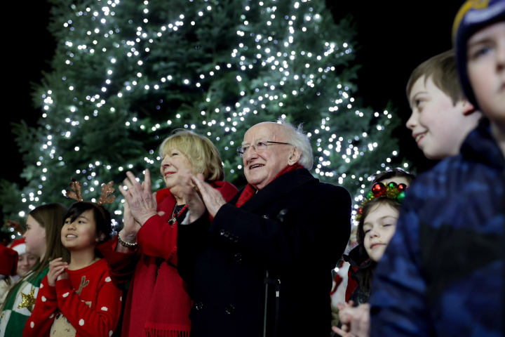 President and Sabina host the annual Tree Lighting Ceremony