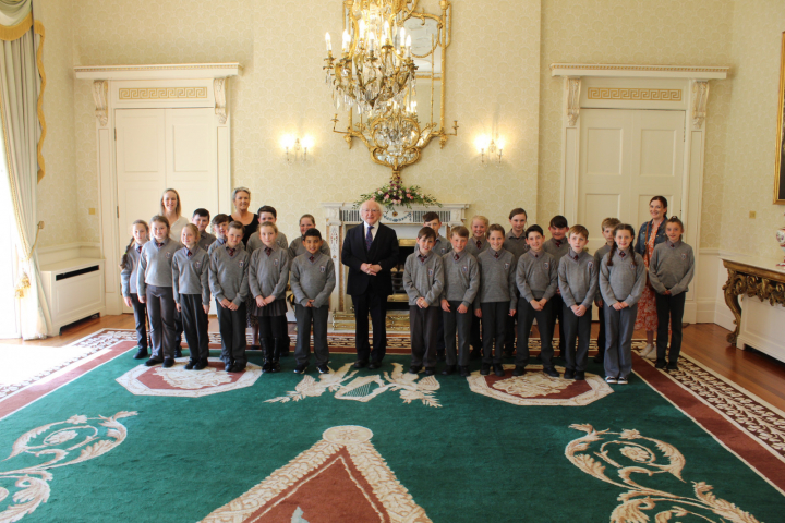 President receives Pupils from Scoil Chill Ruadháin