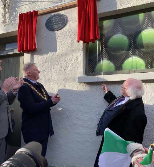 President unveils a plaque commemorating the birthplace of Daniel Florence O’Leary