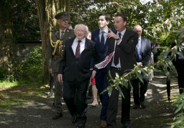 Pictured with President of Ireland Michael D. Higgins were Simon Harris TD, Minister of State with special responsibility for the Office of Public Works (OPW) and Seamus O' Brien, Head gardner at Botanic Gardens Kilmacurragh, Co. Wicklow