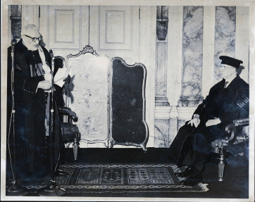 19-05-66 President De Valera receives Honorary Doctorate from  the University of Leuven