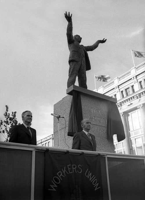 President Hillery unveils Jim Larkin Statute