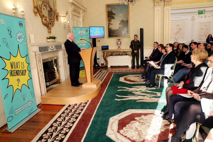 Fáiltiú ar scáth an Uachtaráin, d’fhonn aitheantas a thabhairt do Lá Domhanda na Fealsúnachta 