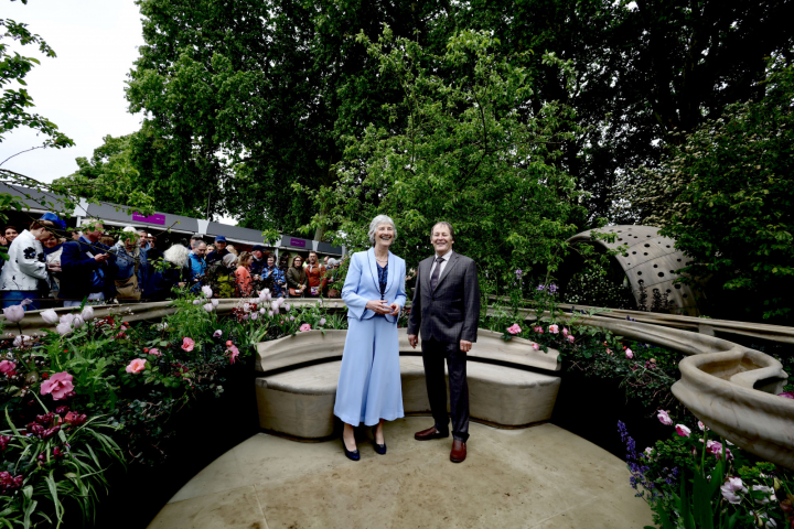 Tugann an tUachtarán Connolly cuairt ar an RHS Chelsea Flower Show