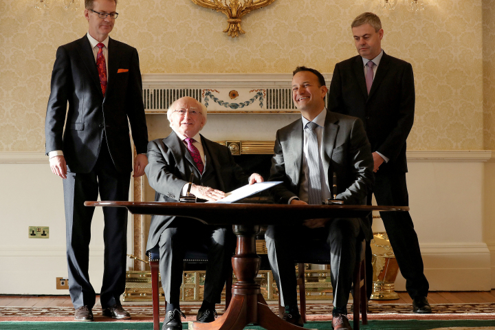 President signs warrant for the dissolution of the 32nd Dáil