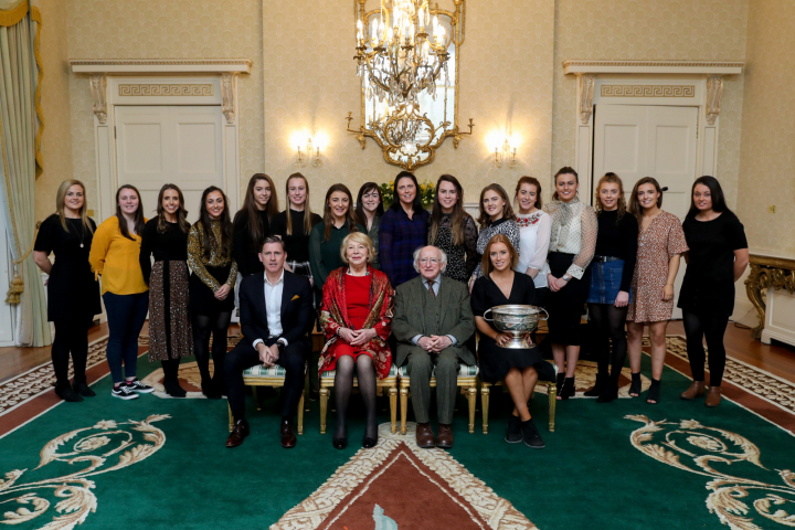 Fáiltiú ar scáth an Uachtaráin agus Sabina in ómós do bhuaiteoirí Chluiche Ceannais Camógaíochta na hÉireann - Corcaigh - 2018