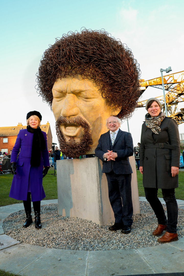 President and Sabina unveil a sculpture of the late Luke Kelly by Vera Klute