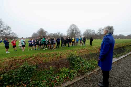 Buaileann an tUachtarán Connolly le reathaithe atá ag glacadh páirte i Rith ar son na Palaistíne