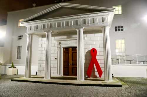 President hosts a reception on World Aids Day