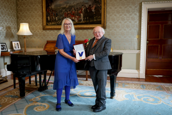 President receives Ms. Éilis Ní Dhuibhne, Laureate for Irish Fiction, on a Courtesy Call