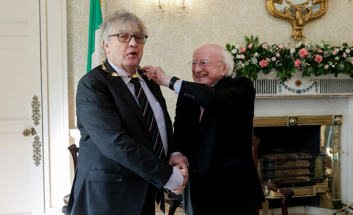 Bronnfaidh an tUachtarán an Torc, Siombail Oifig an tSaoi, ar Paul Muldoon