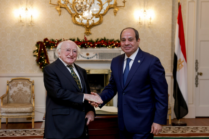 Faigheann an tUachtarán H.E. An tUasal Abdel Fattah El-Sisi, Uachtarán na hÉigipte, ar Ghlao Cúirtéise