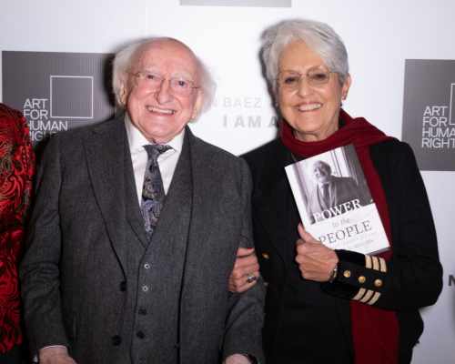 Freastalaíonn an tUachtarán agus Sabina ar scagadh Joan Baez: I Am a Noise 