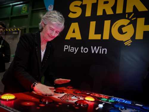 Freastalaíonn an tUachtarán Connolly ar ESB Science Blast 2026