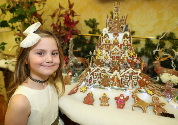 Siofra Minogue, Killaloe, a niece of the late Anthony Foley as she views the Gingerbread house display