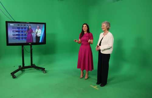 Tugann an tUachtarán Connolly cuairt ar TG4 chun ceiliúradh a dhéanamh ar a comóradh 30 bliain 