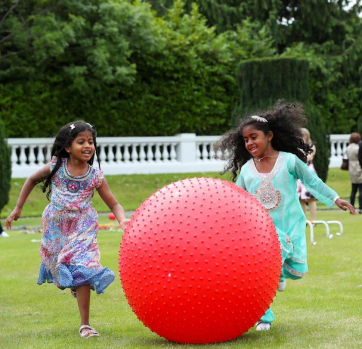 Jessica Drohan, 6, Limerick, and Ruby Clare,6, Cork