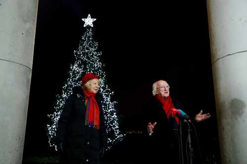 President and Sabina turn on Christmas lights